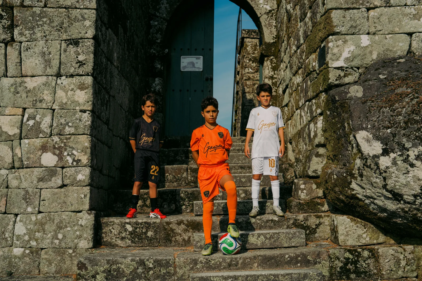 Jovens atletas do Inter Lanhoso no Castelo de Lanhoso
